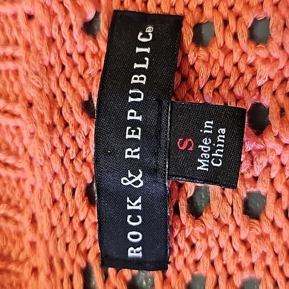 ROCK & REPUBLIC, Coral open knit high low sweater size small. - Picture 6 of 7